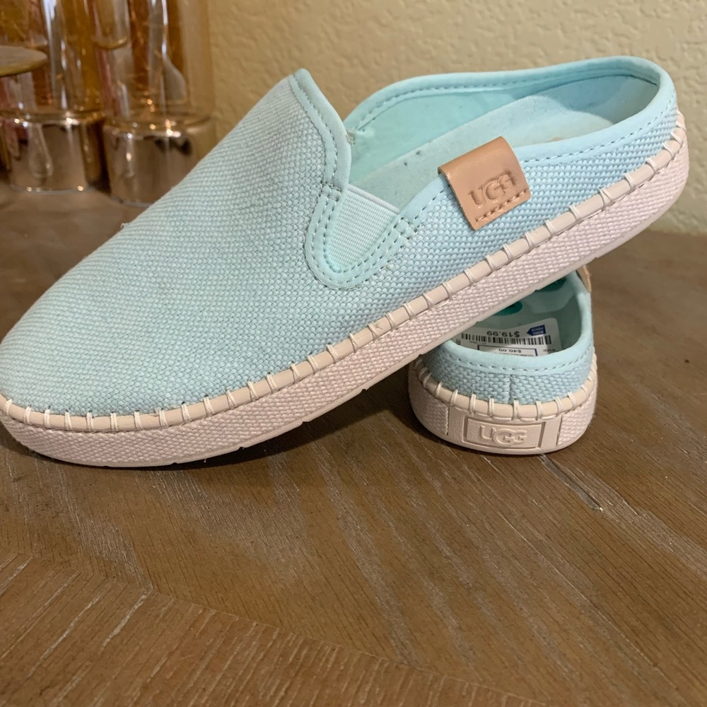 UGG Women’s Aqua Slip-On Shoes- Sz 7.5